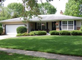 6S560 Sussex Rd, Naperville, IL 60540