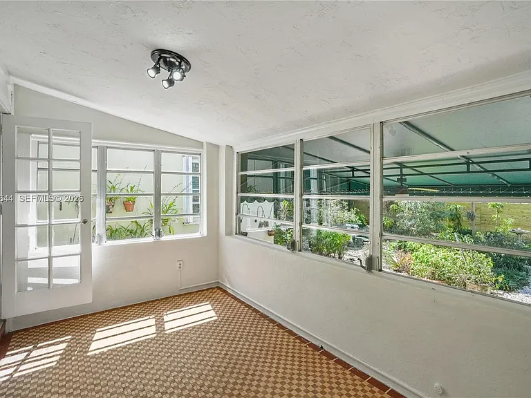 2460 SW 24th St — Photo 38