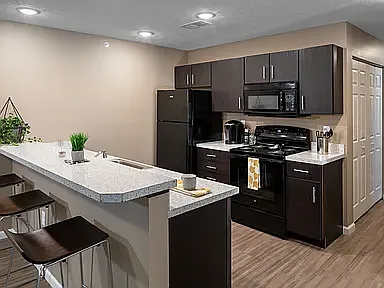 Greenbrier Apartments — Photo 131