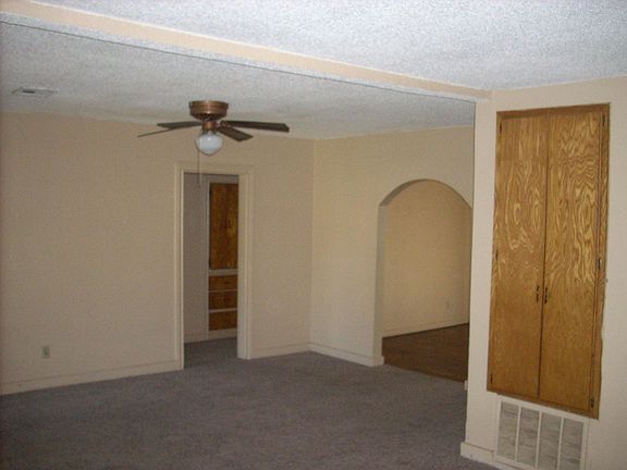 3rd image of 818 NW 20th St