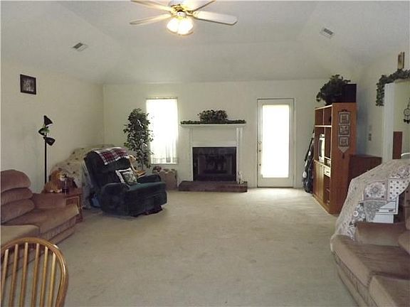 3rd image of 24 Brenda Dr