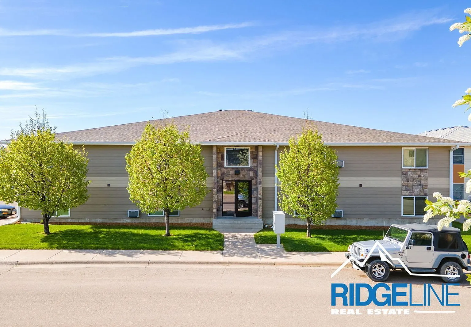 2 bed, 1.0 bath, 900 sqft, $1,250 — Photo 1