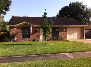 550 Munson Ct, Angleton, TX 77515