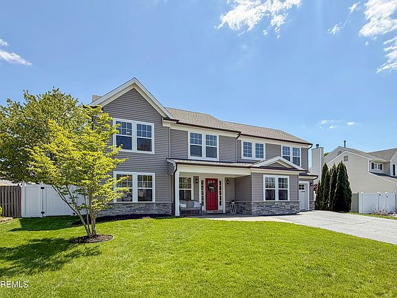 3rd image of 92 Cascades Avenue
