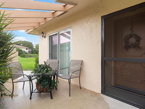 4th image of 13233 Lucinda Palm Court #A