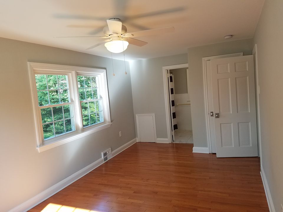 1st image of 208 W Hathaway Ln