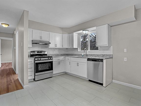 3rd image of 10428 Gardo Ct