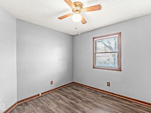 3rd image of 541 Louise Dr