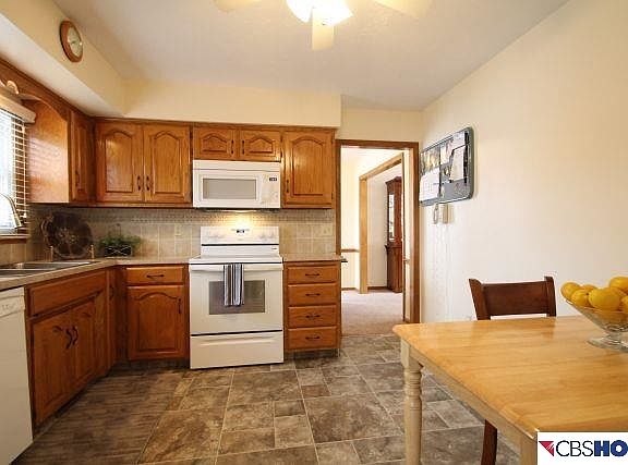4th image of 15335 Cuming St
