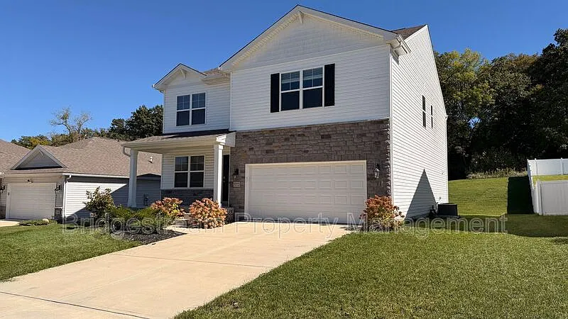 4 bed, 2.5 bath, 45424 sqft, $2,500 — Photo 4