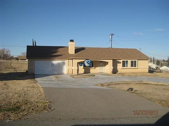 Nice Victorville home with circle drive and bonus room