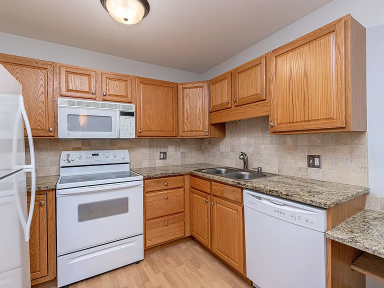 3022 S Wheeling Way #404 — Photo 2