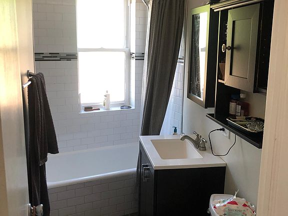 2nd image of 1415 W Hutchinson St #1S