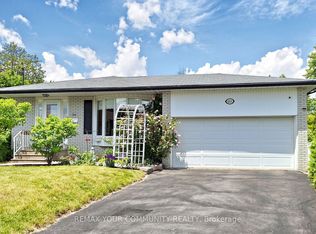 651 Mossbank Ct, Newmarket, ON L3Y3A9