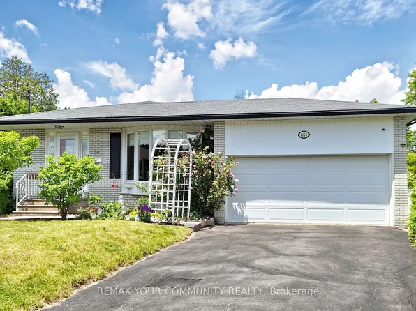 651 Mossbank Ct, Newmarket, ON L3Y 3A9