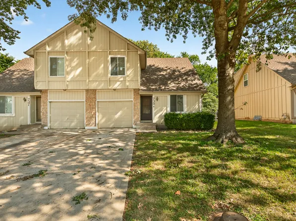 739 SE Country Ln, Lees Summit, MO 64063