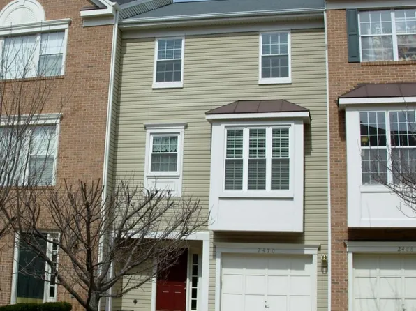 2470 Clover Field Cir, Herndon, VA 20171