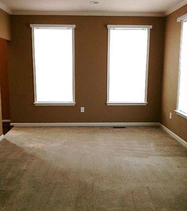 3rd image of 923 Crestwood Dr