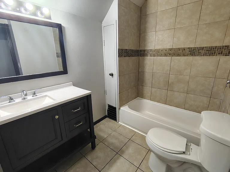 1102 Grant Ave #16 — Photo 3