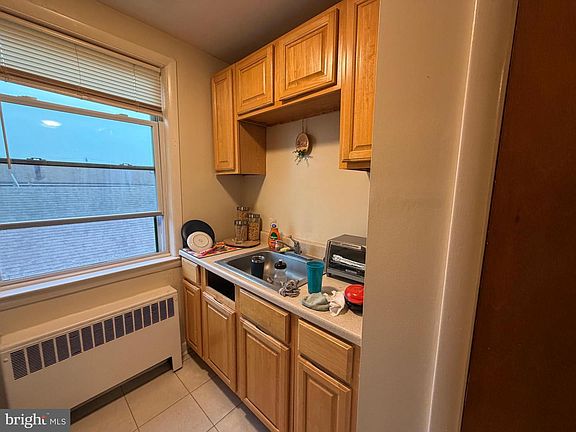 3rd image of 2938 Devereaux Ave