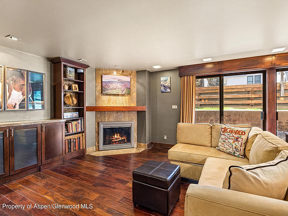 3rd image of 935 E Hopkins Ave #4