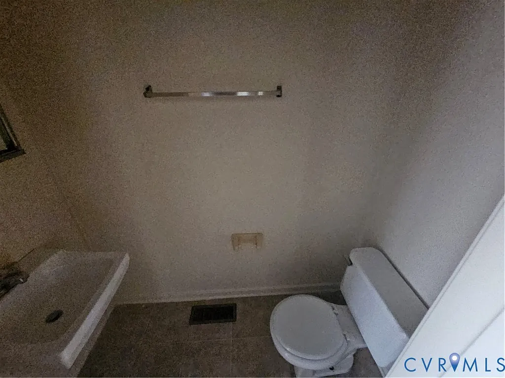 2 bed, 1.5 bath, 2240 sqft, $1,395 — Photo 4
