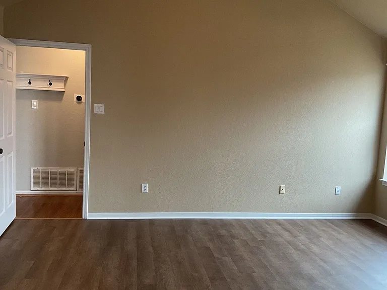 3508 Lauren St — Photo 11