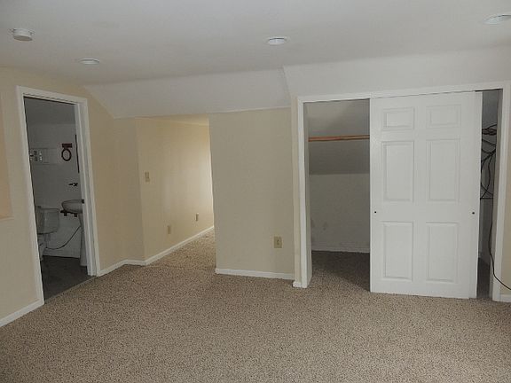 5th image of 7254 Rosemont Ave