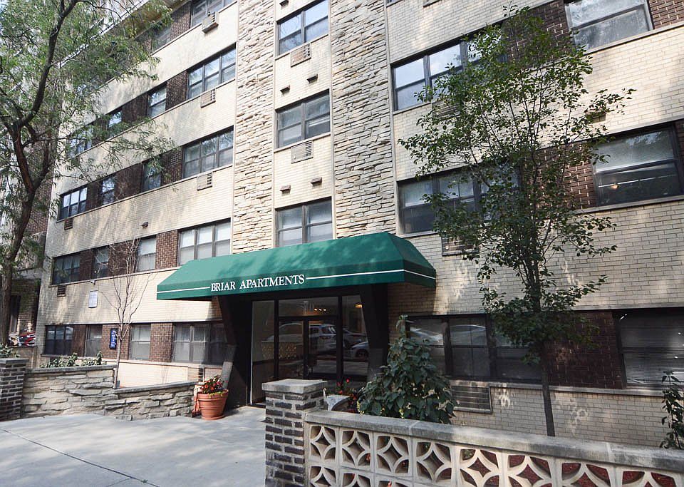 1st image of 510 W Briar Pl APT 101