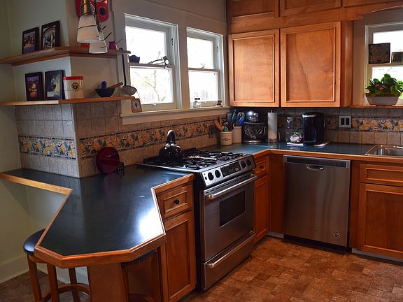 4th image of 612 W Myrtle Ave