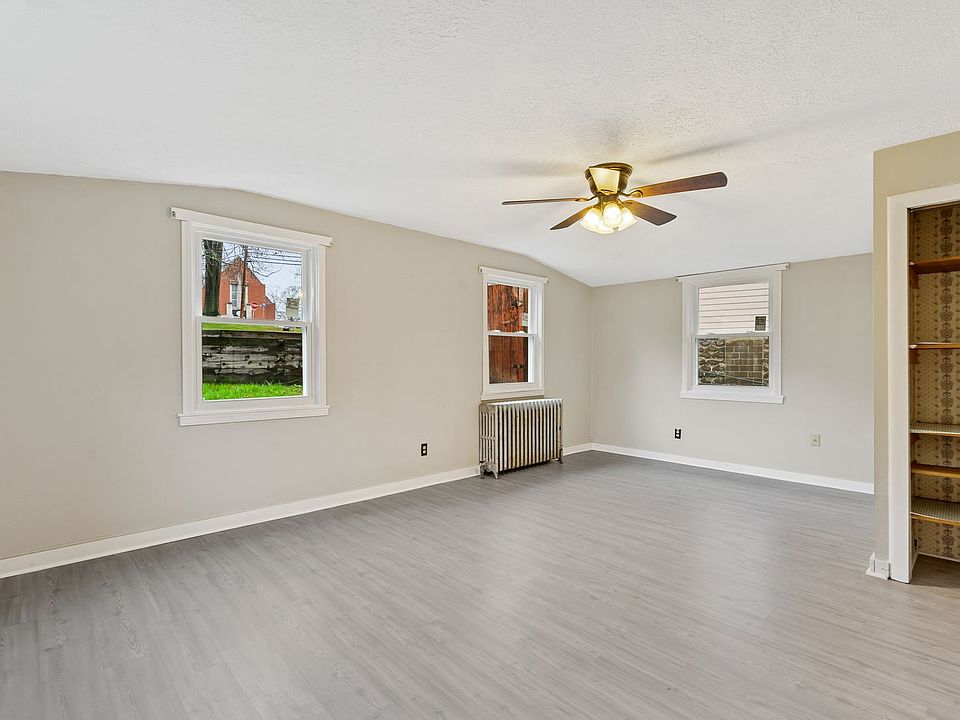 1st image of 139 Brightwood Ave Floor 1