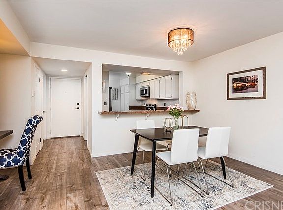 3rd image of 1900 Vine St APT 203