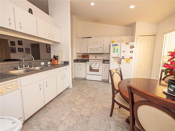 2nd image of 4030 Oak Preserve Dr