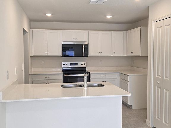 4th image of 582 SW Richmond Cir SW