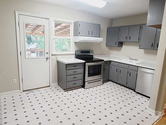 5th image of 1681 Mayhew St