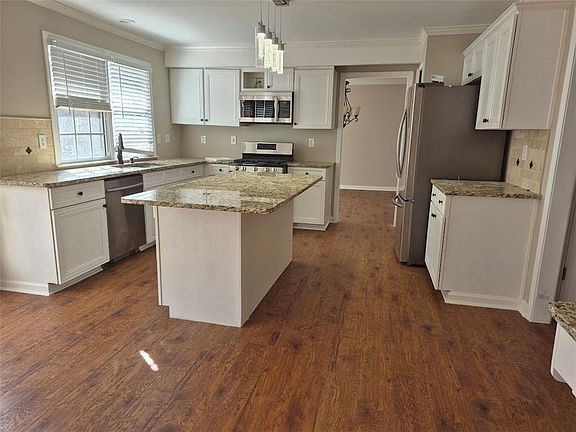 3rd image of 450 Stedford Ln