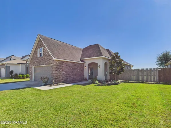 204 Whispering Meadows Rd, Broussard, LA 70518