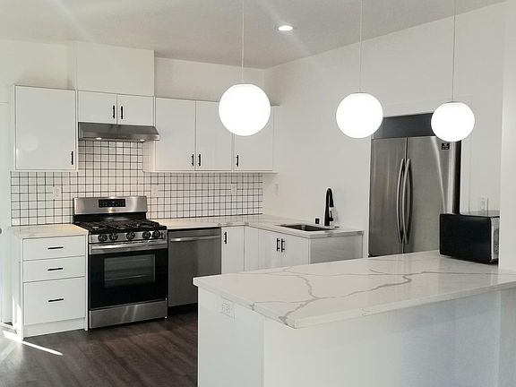 3rd image of 313 N Westlake Ave