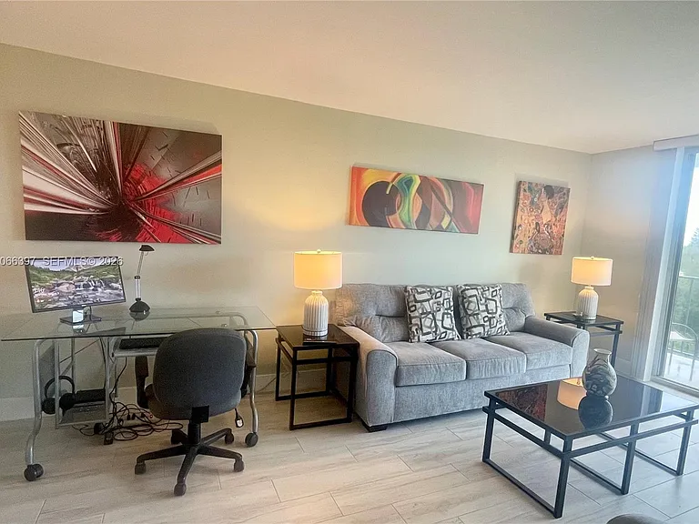 1800 N Andrews Ave #5D — Photo 2