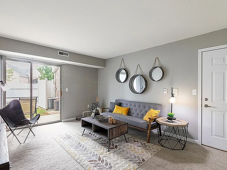 Central Park Apartments — Photo 7