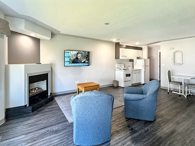 8230 Sparrow Dr — Photo 8