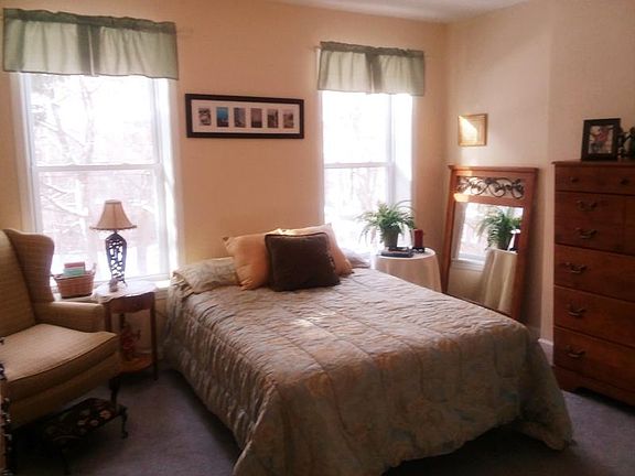 2nd image of 165 Johnston St #2