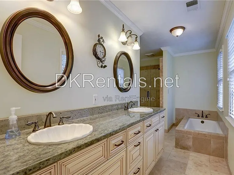 4492 Coventry Way NE — Photo 14
