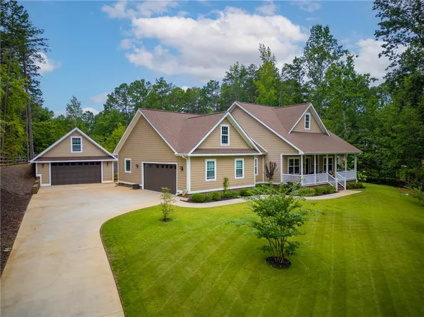 122 Woods Dr, West Union, SC 29696