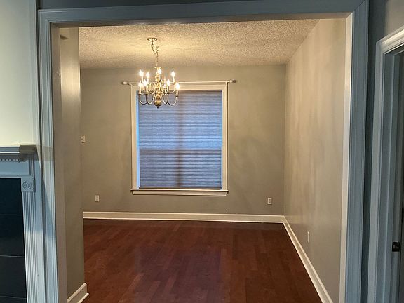 4th image of 1290 Riverdale Dr