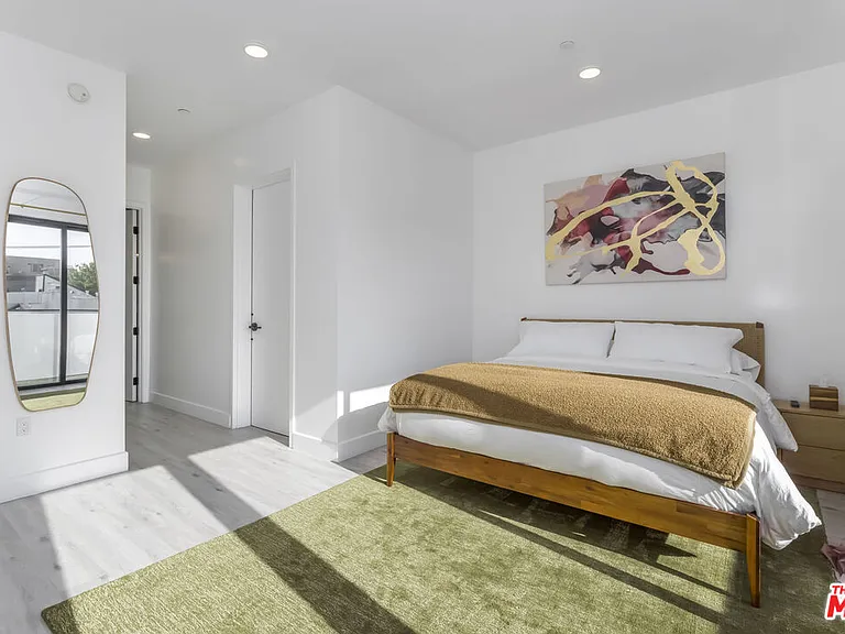 137 N Doheny Dr #3 — Photo 14