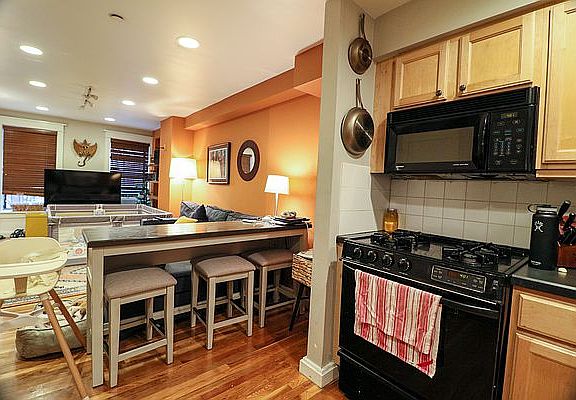 4th image of 261 W 121st St
