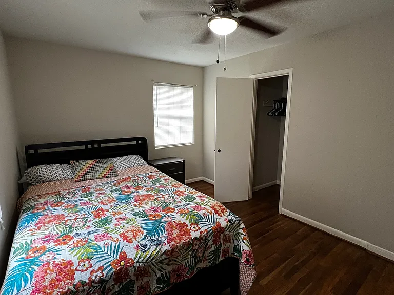 724 Kyle St — Photo 13