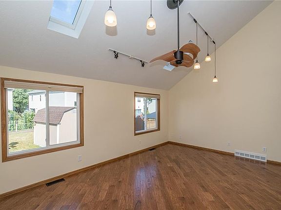 5th image of 6666 Laurel Ln