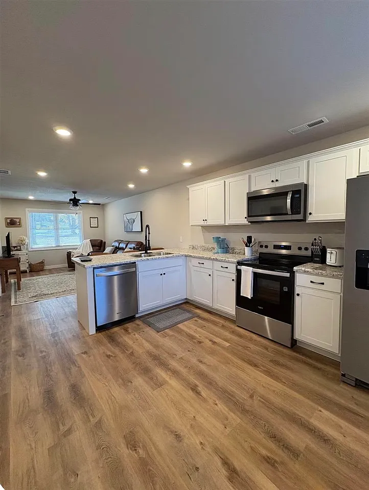 2 bed, 1000 sqft, $1,100 — Photo 3